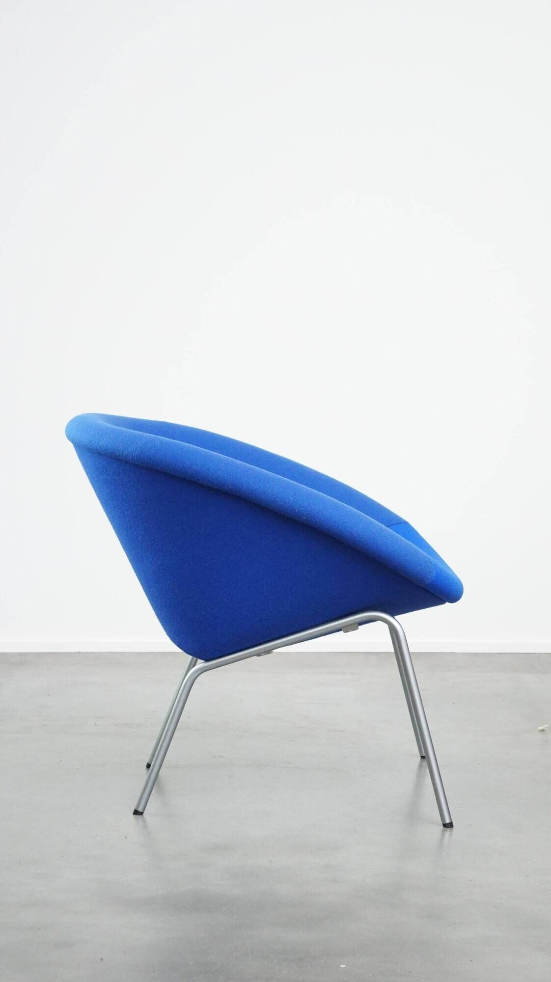 Vintage blue Walter Knoll German design lounge chair model 369 with a new seat