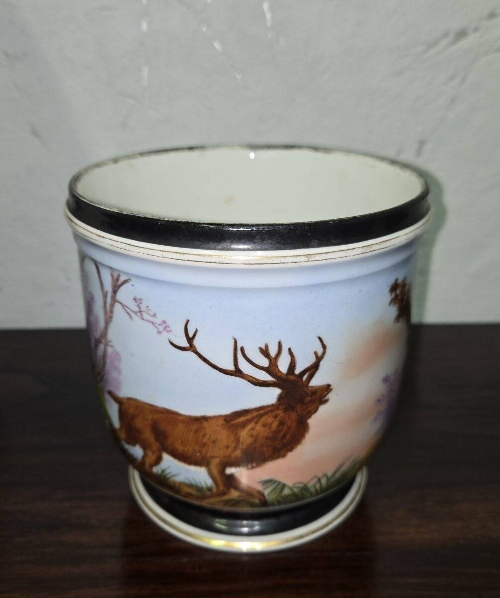 Cache-pot / antique decorative pot – deer décor – porcelain from Paris - H 16 cm