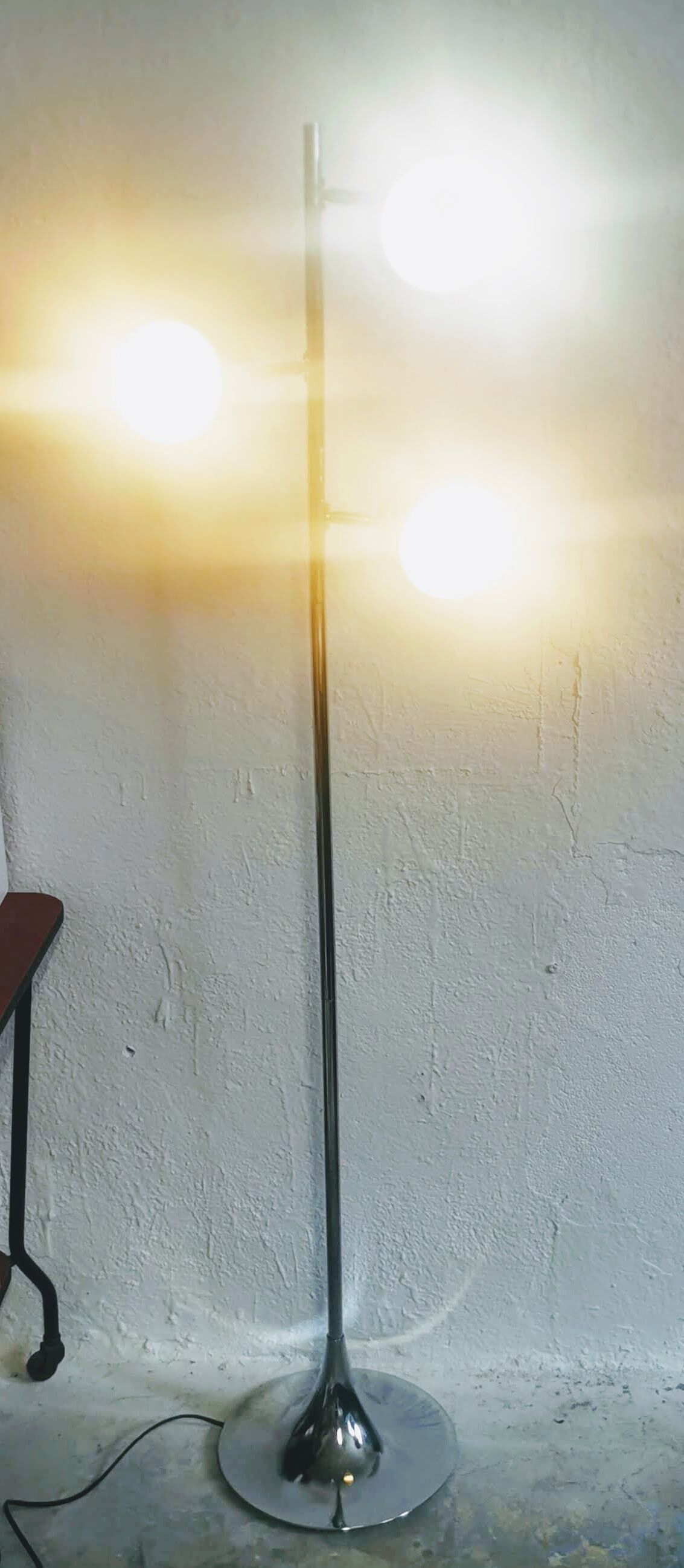 Lamppost "eye ball" foot tulip