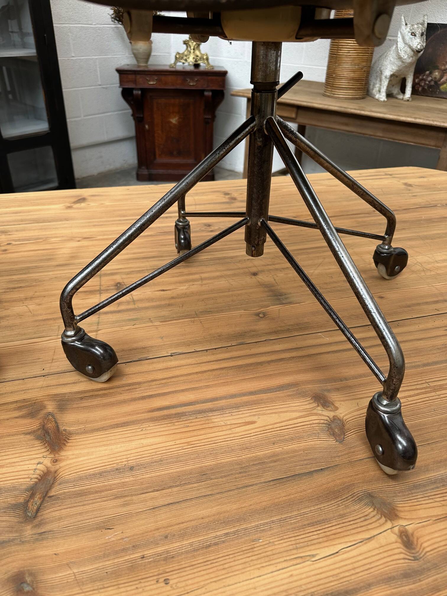 Pair of office chairs by Arne Jacobsen