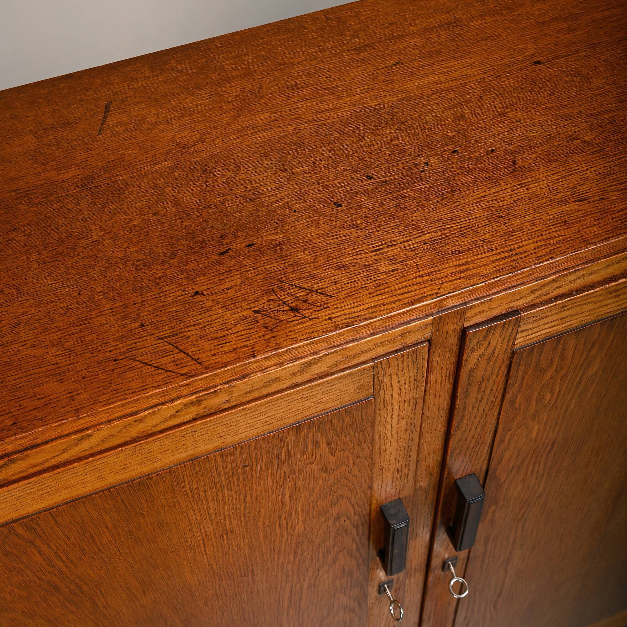 Cabinet d'archive en chêne moderniste, commode dans le style de l'École d'Amsterdam