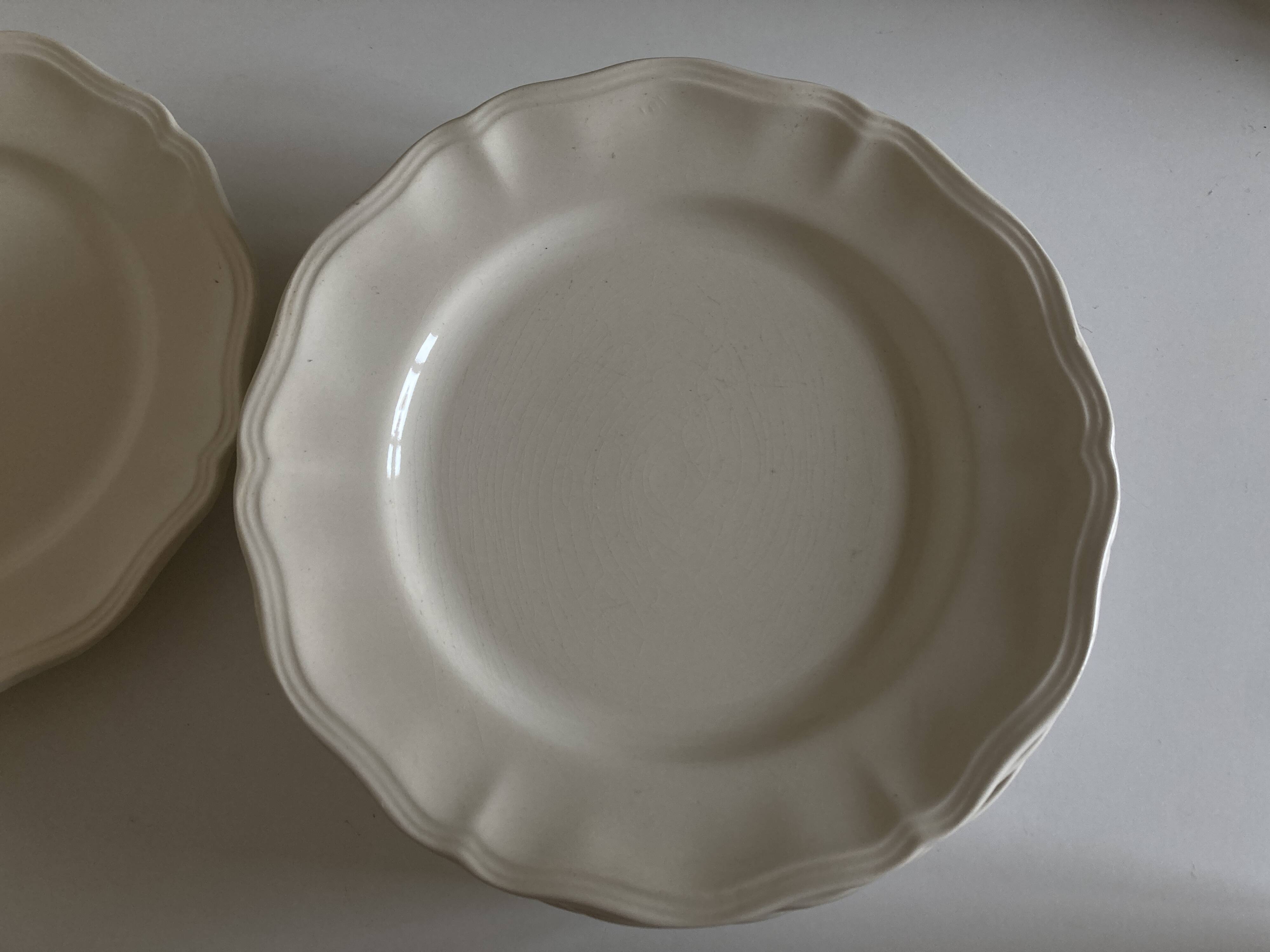 Set of 7 Sarreguemines Ivory plates with gadroons 1960