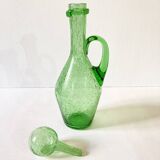Carafe en verre bullé vert de Biot