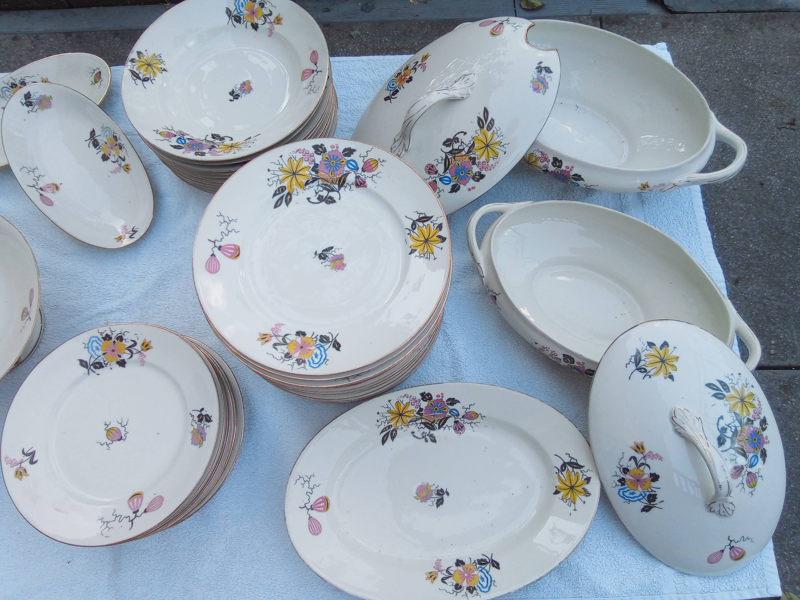 Service 44 pièces porcelaine de Limoges vintage 1970