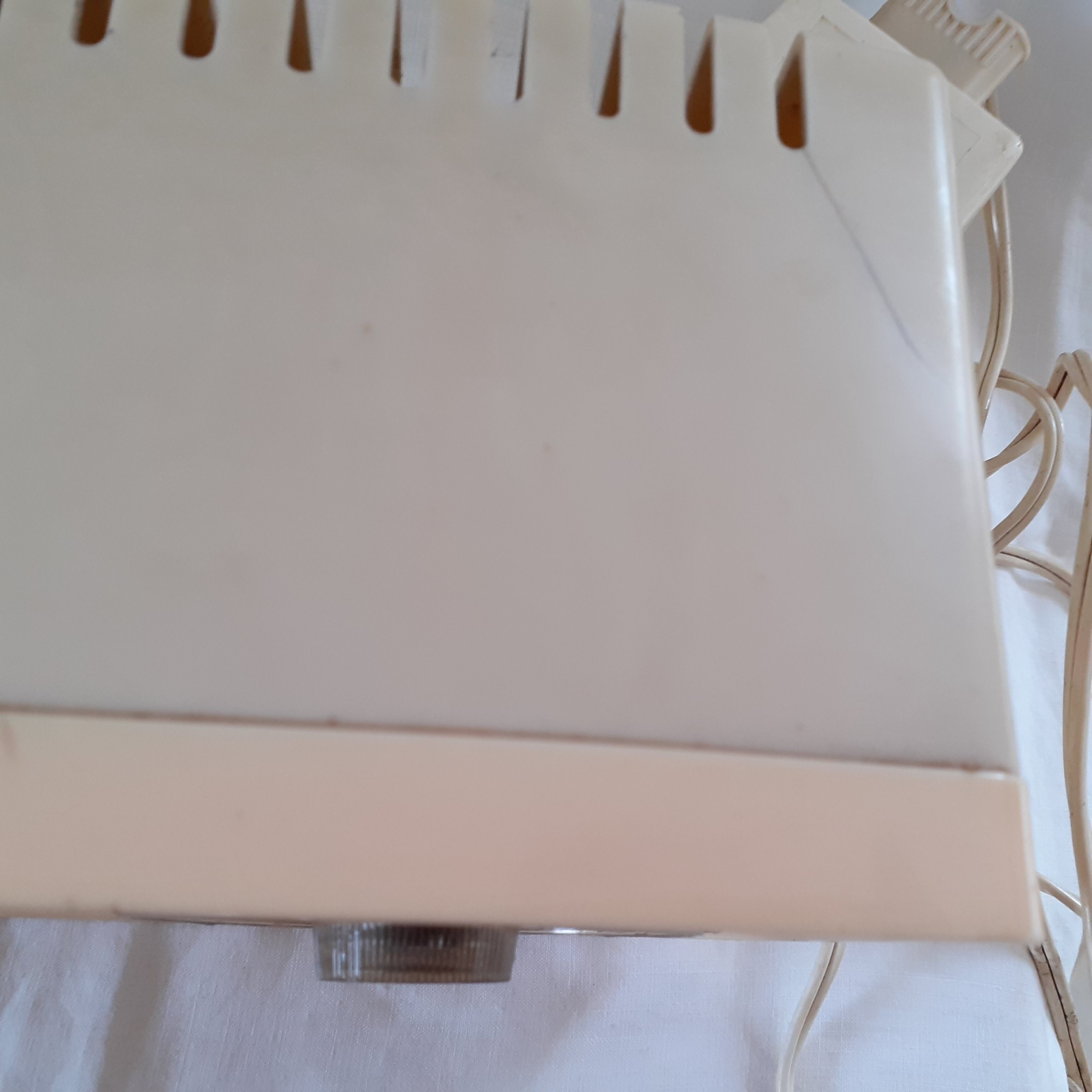 Philips radio station:small model Philetti bakélite creme.