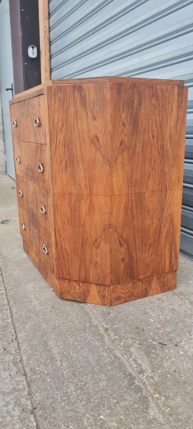 Art deco chest of drawers in walnut from the 30s