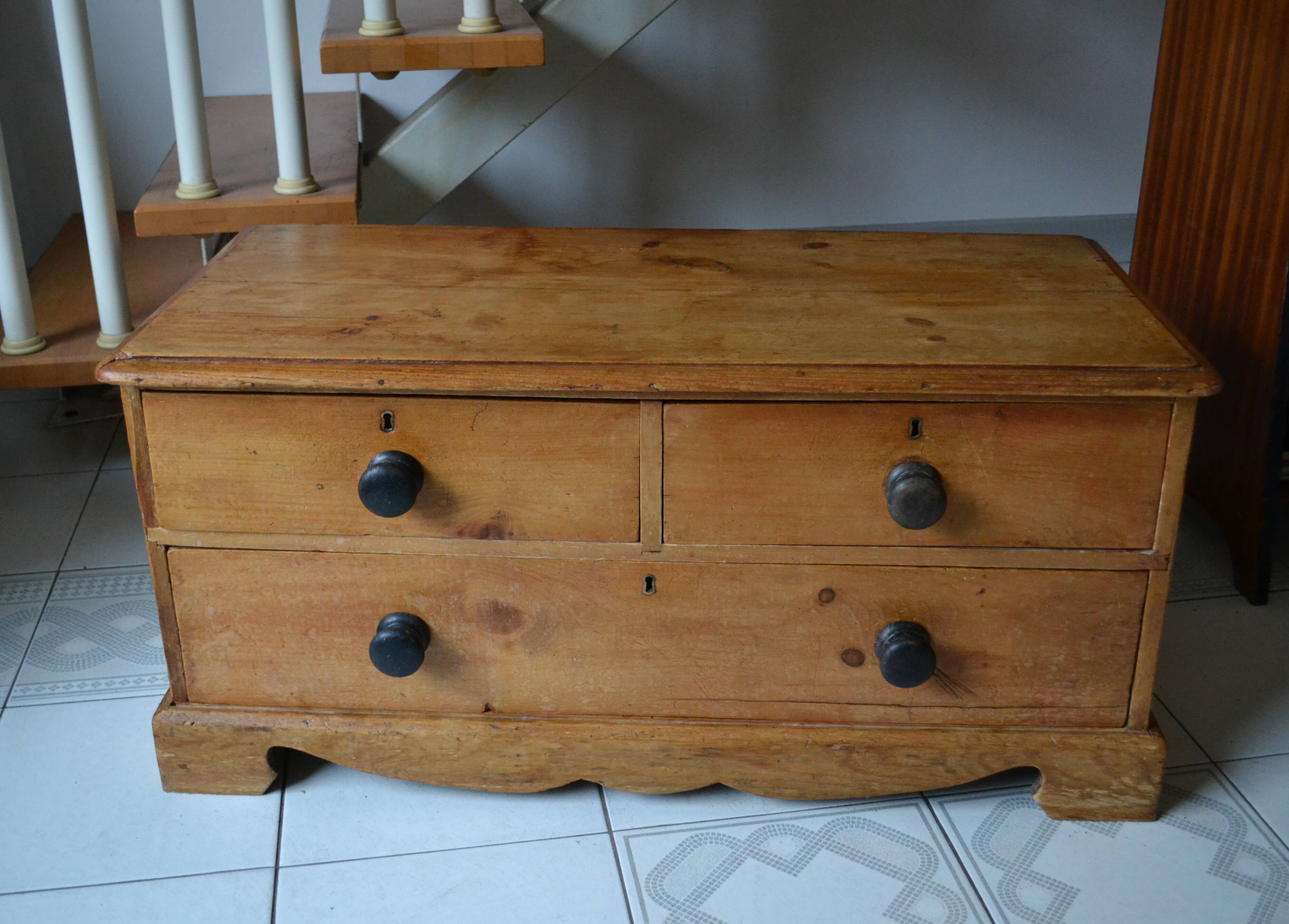 Commode style anglais en pin