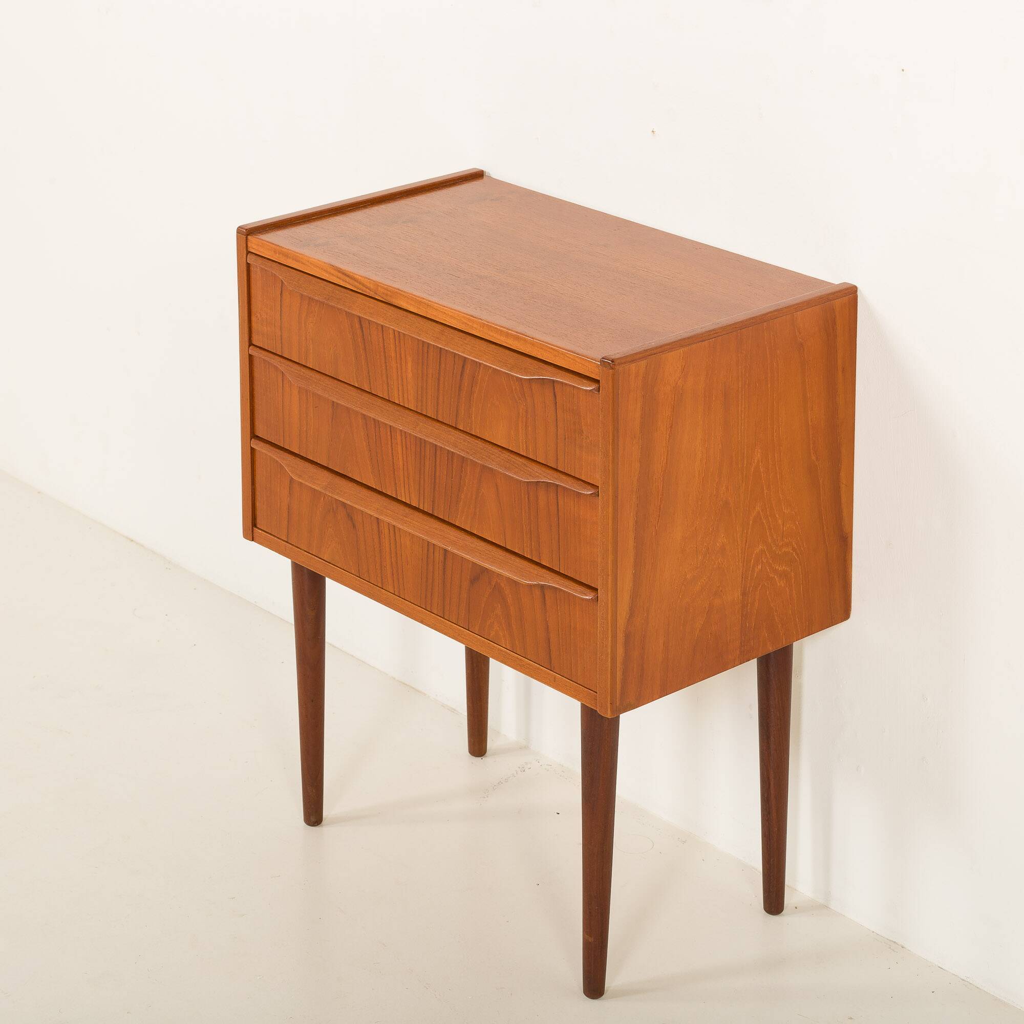 Meuble d'entrée en teck danois avec commode et miroir, années 1960.