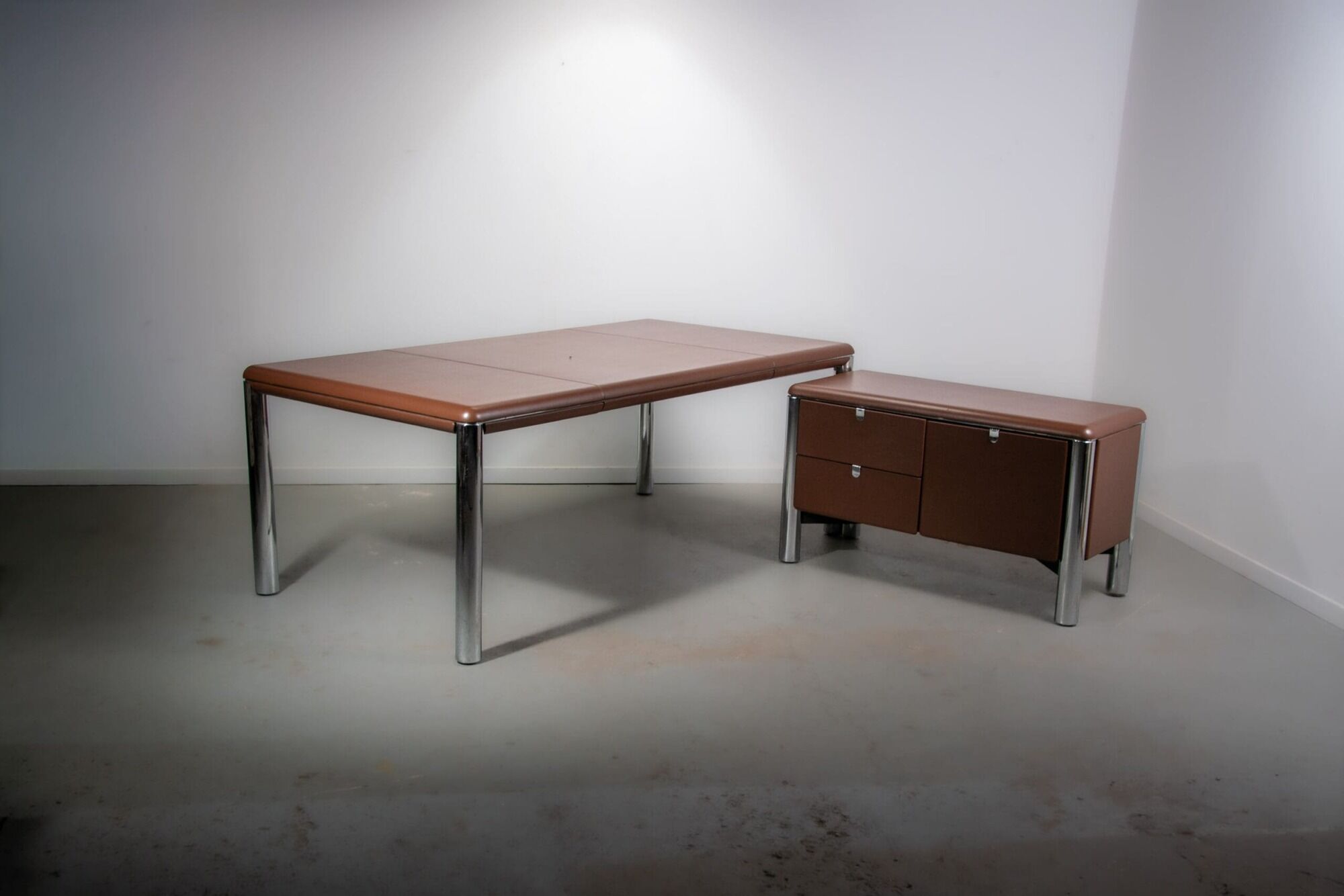 No. 3055D table desk and No. 3076 credenza extension from the Pfister Executive Office Collection for KnollStudio, circa 1988