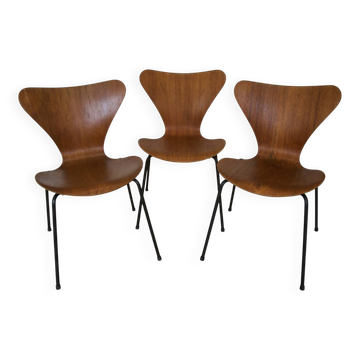 Model 3107 Dining Chairs In Teak By Arne Jacobsen For Fritz Hansen.