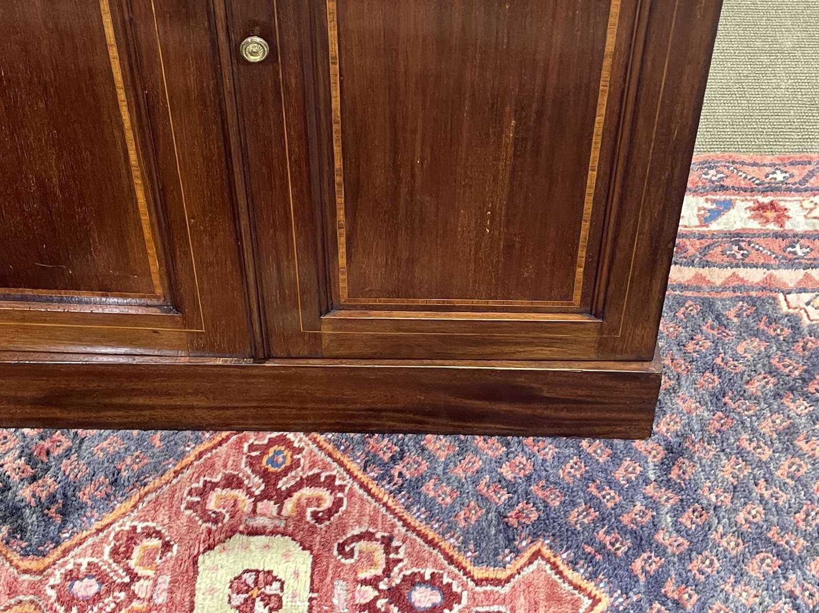 Buffet anglais en acajou des années 1930