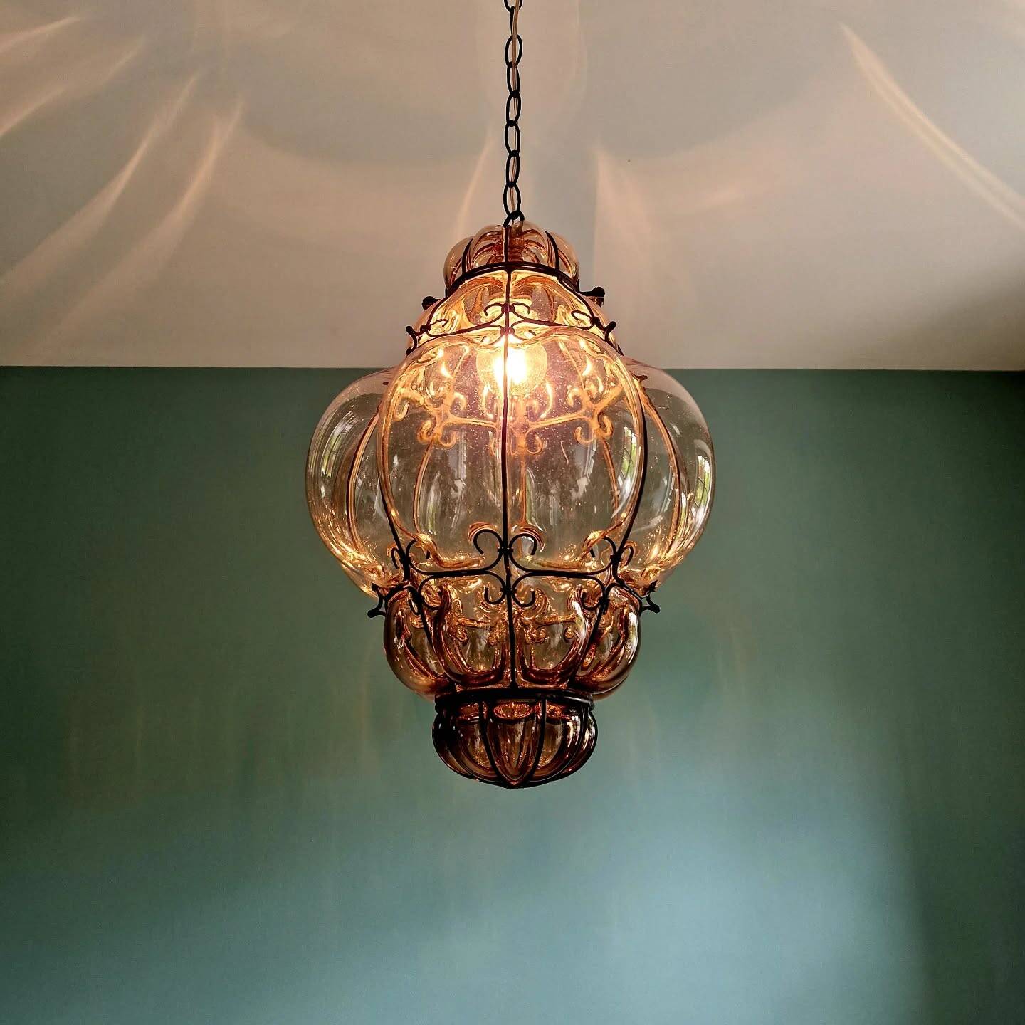 Large Venetian suspension in smoked blown Murano glass, mid-20th century.