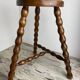 Tabouret tripode en bois tourné