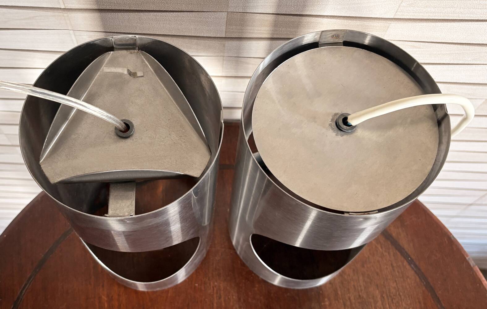 Large pair of Space Age / UFO design lamps in chrome steel – sculpture l