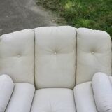 Paire de fauteuils "space age" en cuir. Couleur "crème". Circa 1970.