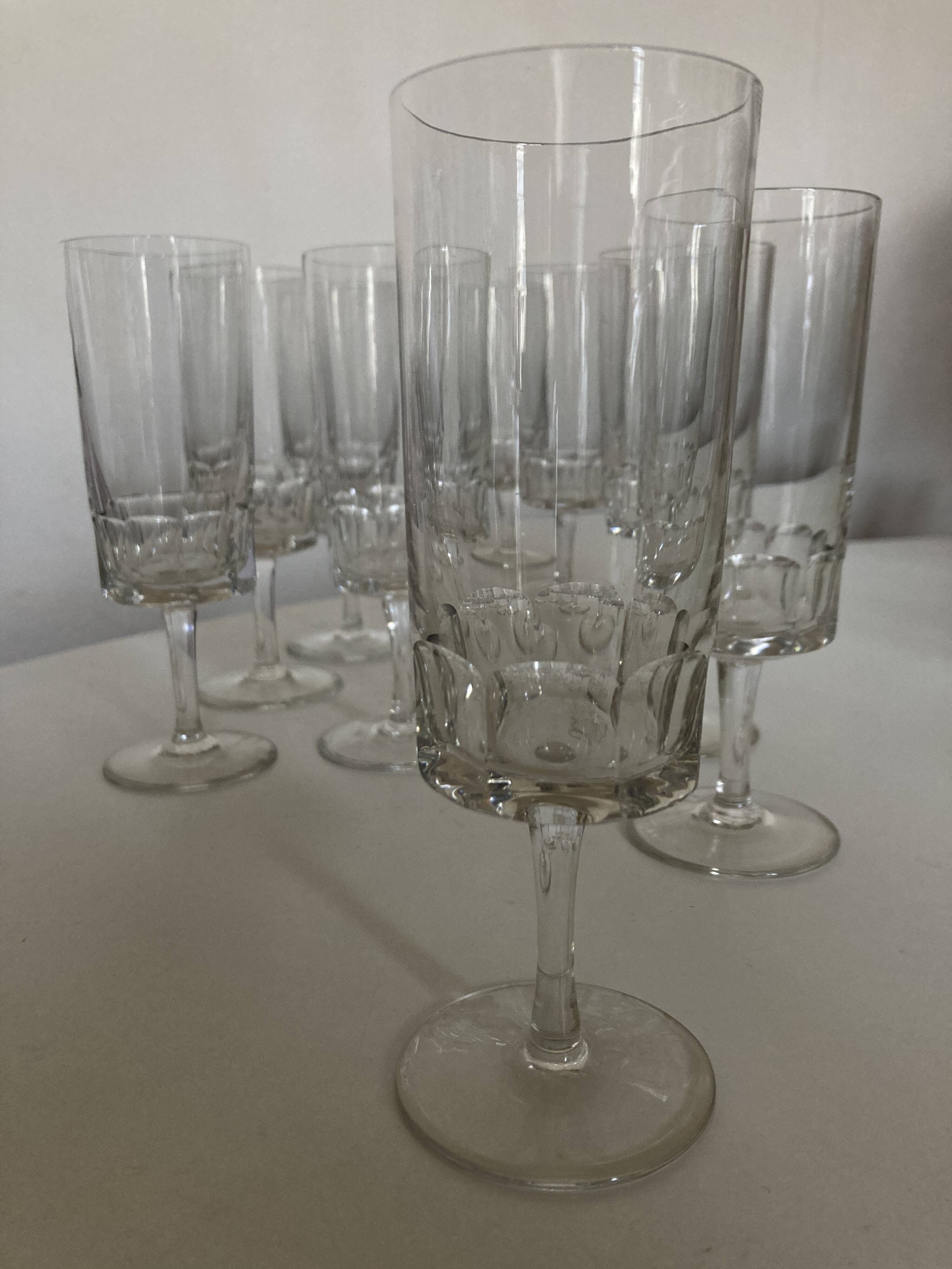 Set of 9 champagne flutes with flat sides in crystal sounding 1960