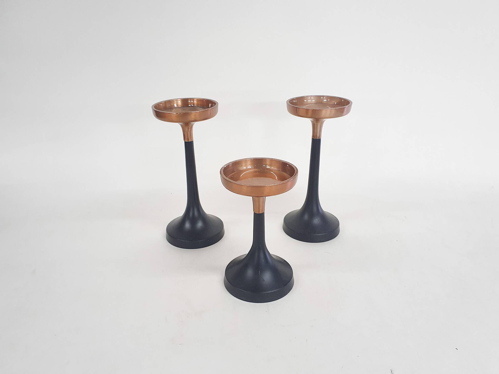 Ensemble de trois bougeoirs design en métal, Danemark