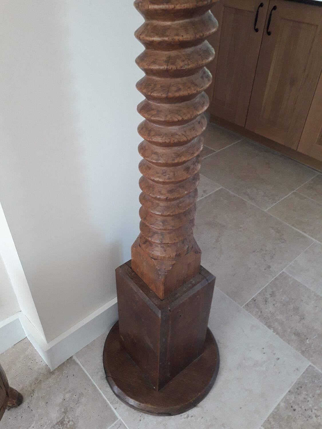 Fifth wheel press screw