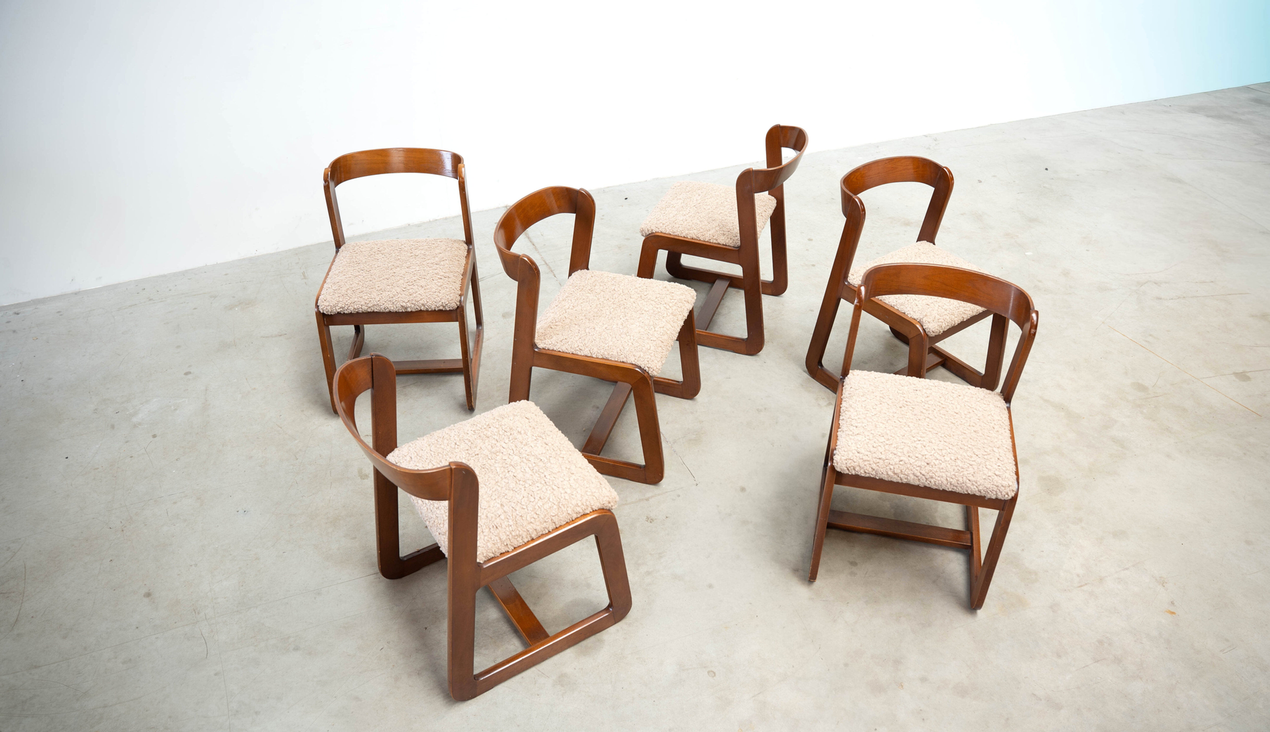 Ensemble de six chaises de salle à manger italiennes