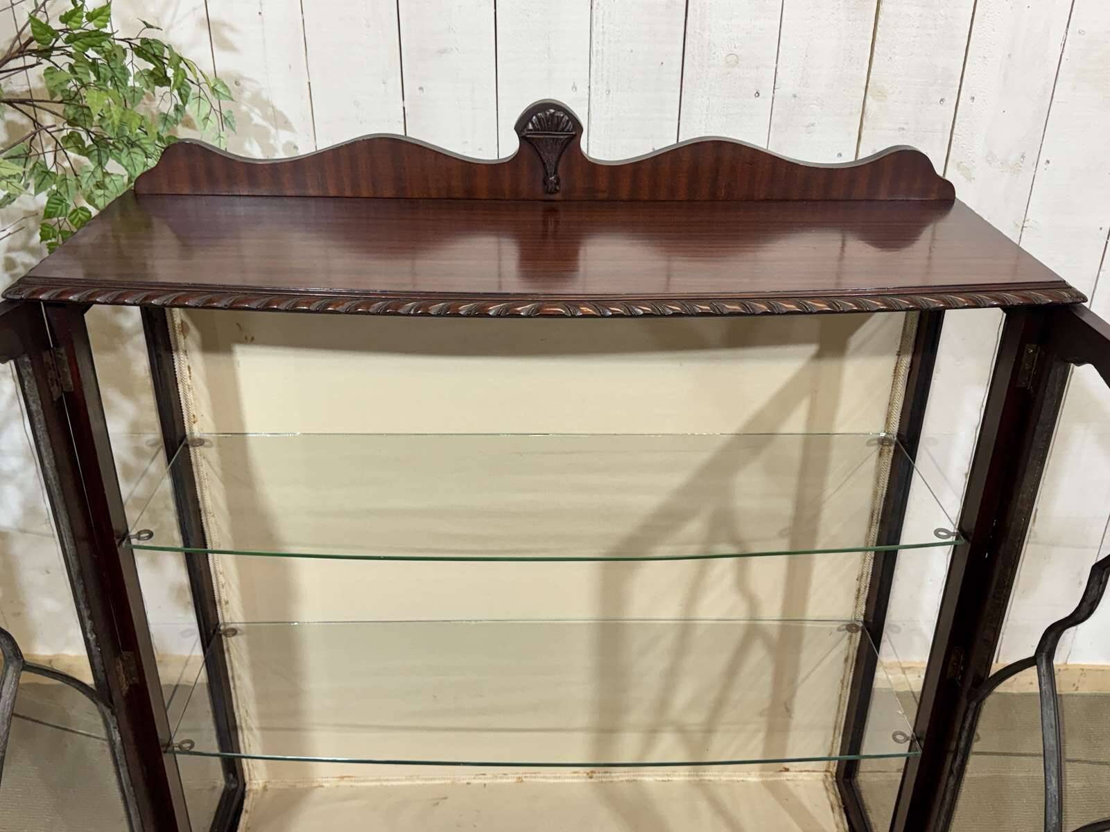 1930s English display cabinet in mahogany