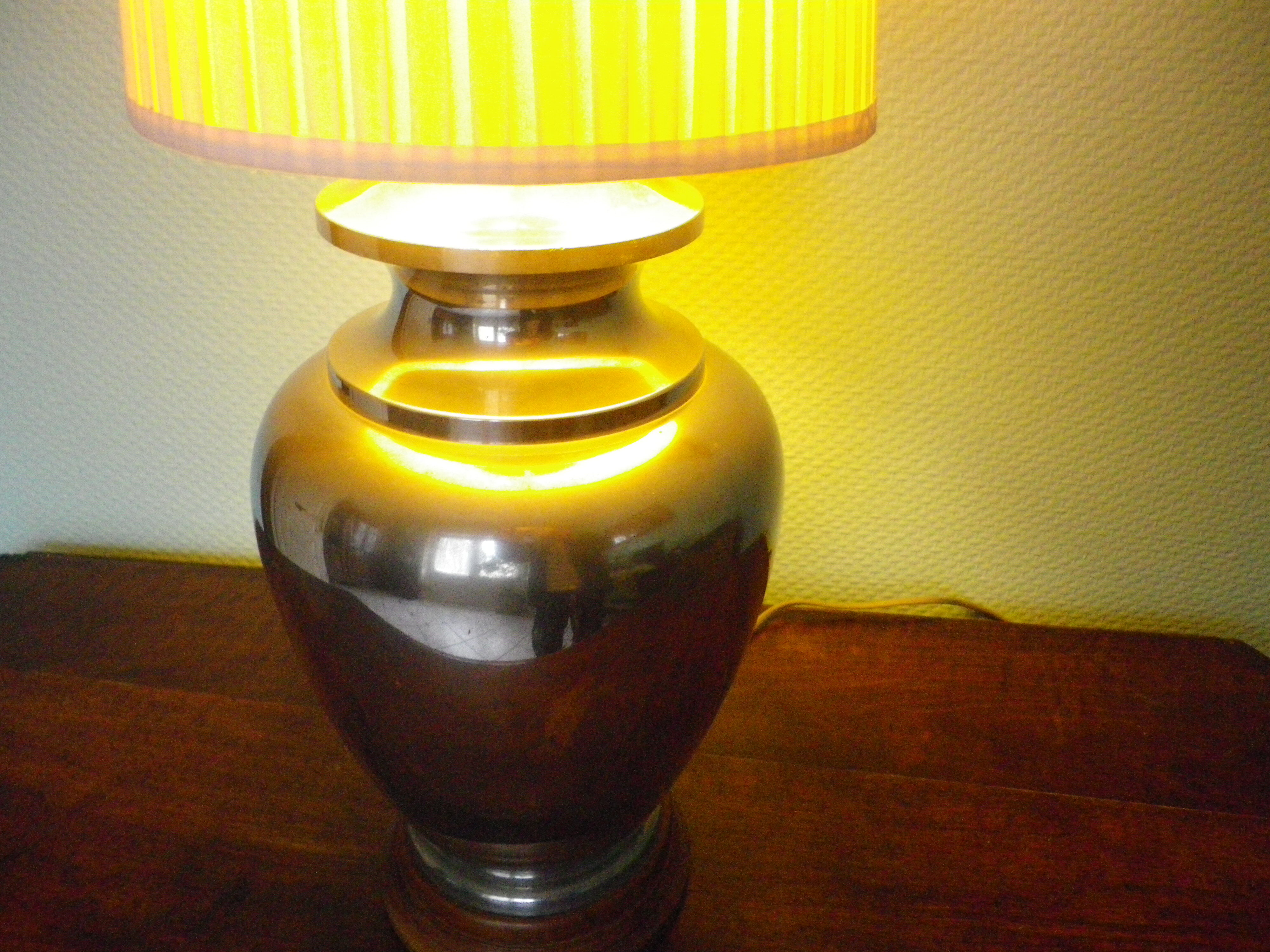 Living room mood lamp, silver metal base, wooden base, pleated lampshade