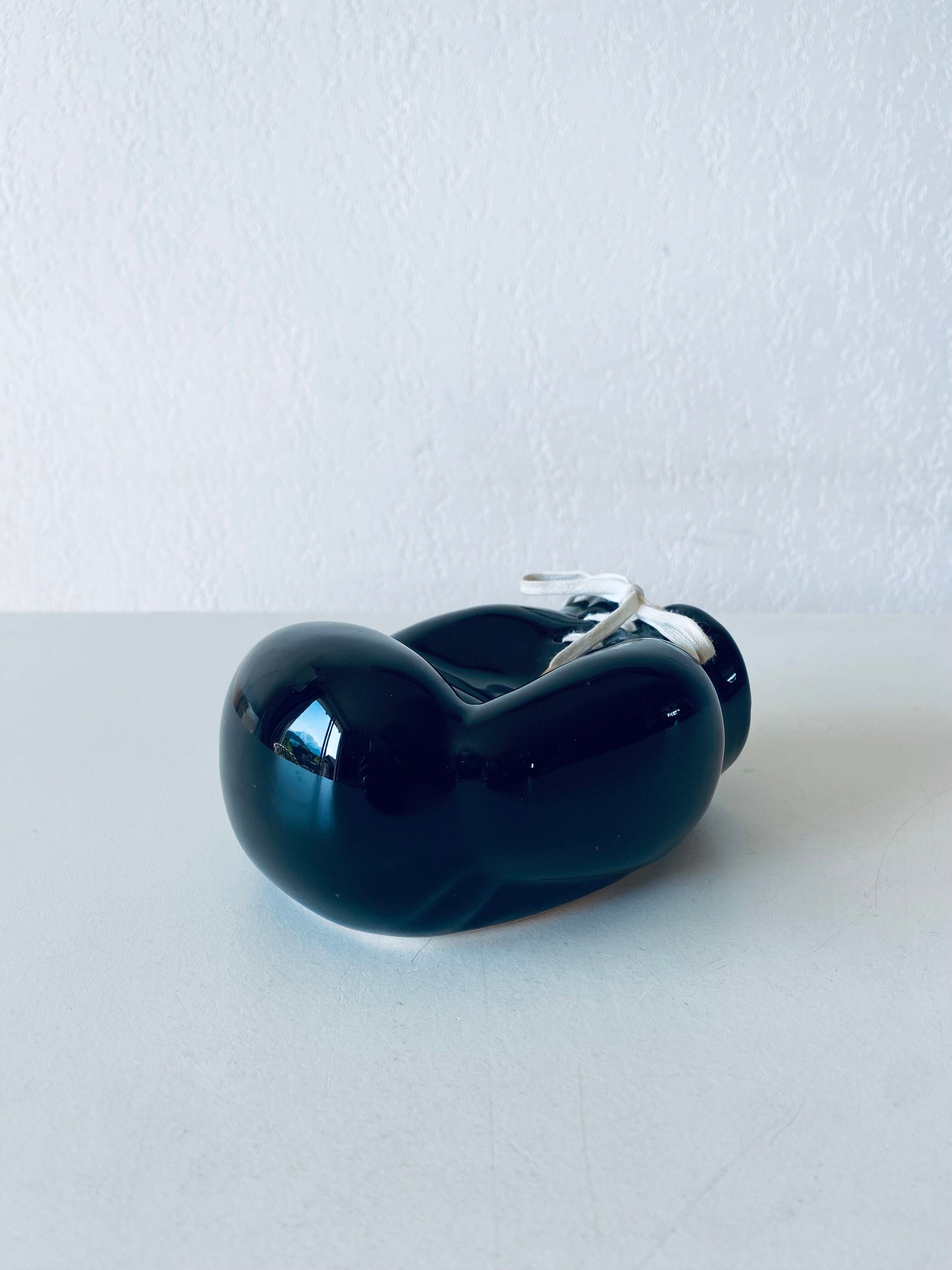 Empty pocket ceramic boxing glove
