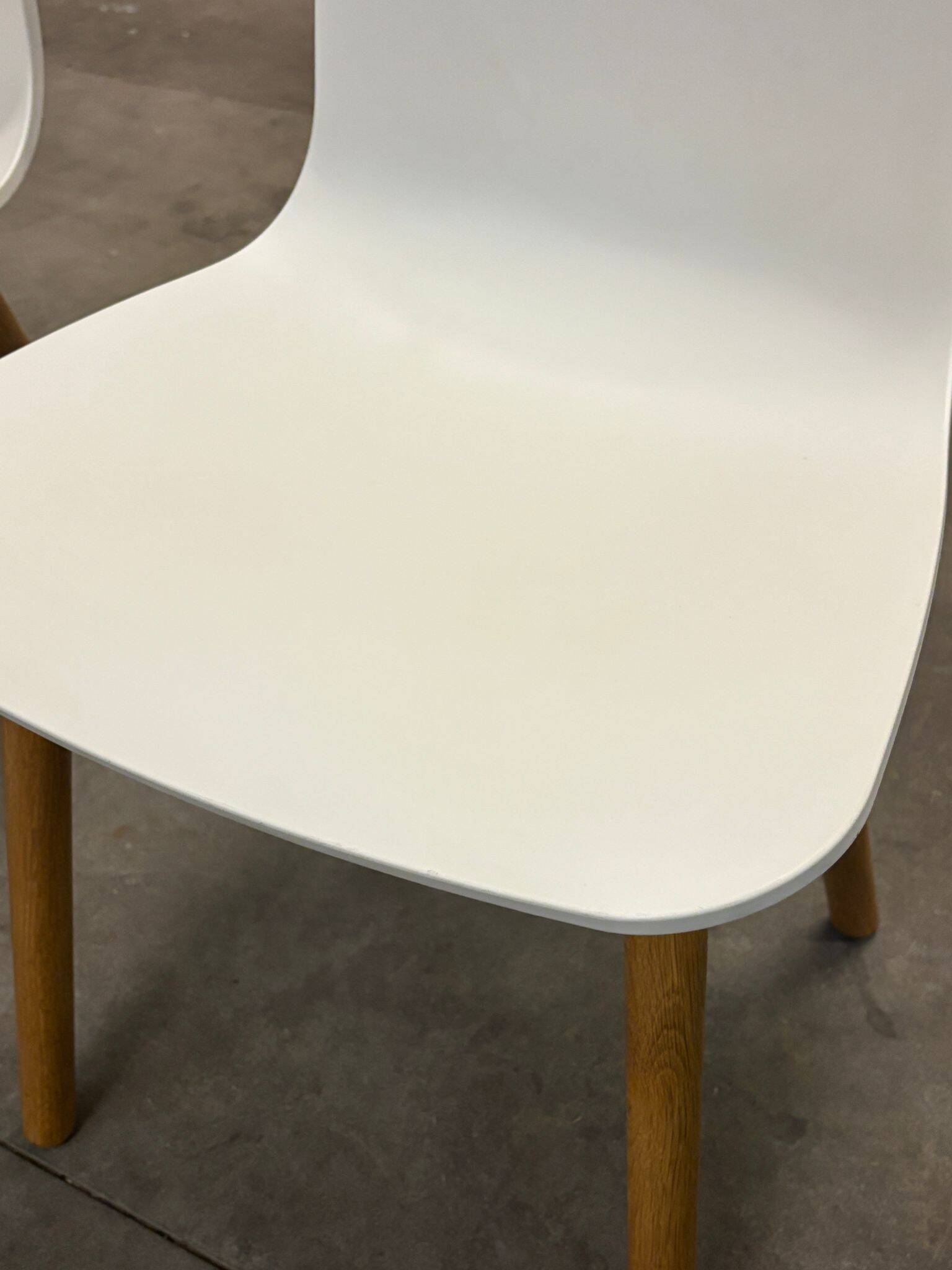 Vitra Hal Jasper Morrison, plastic and wood – white – work chair