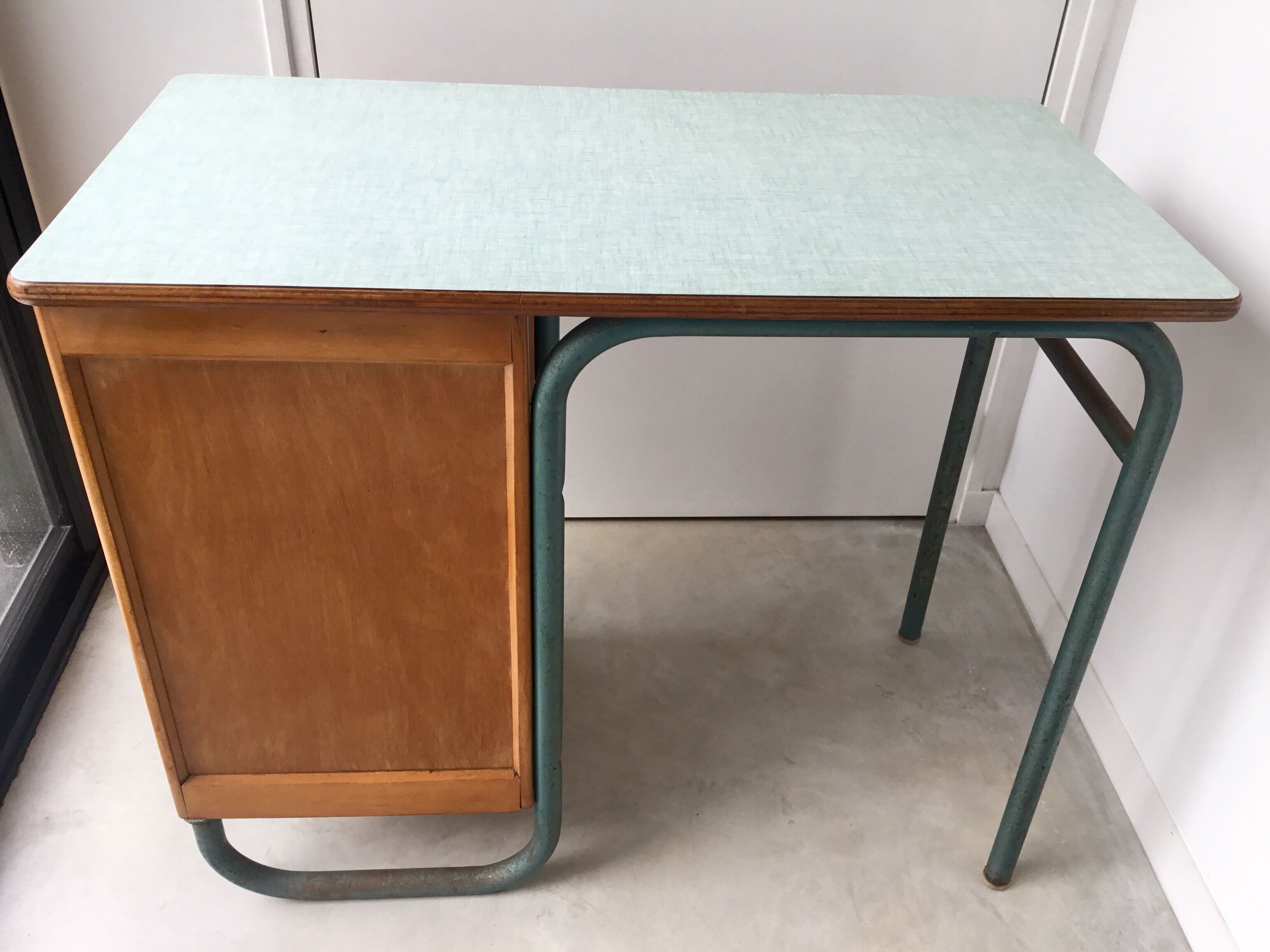 Bureau d’internat pour Mobilor plateau formica 1960