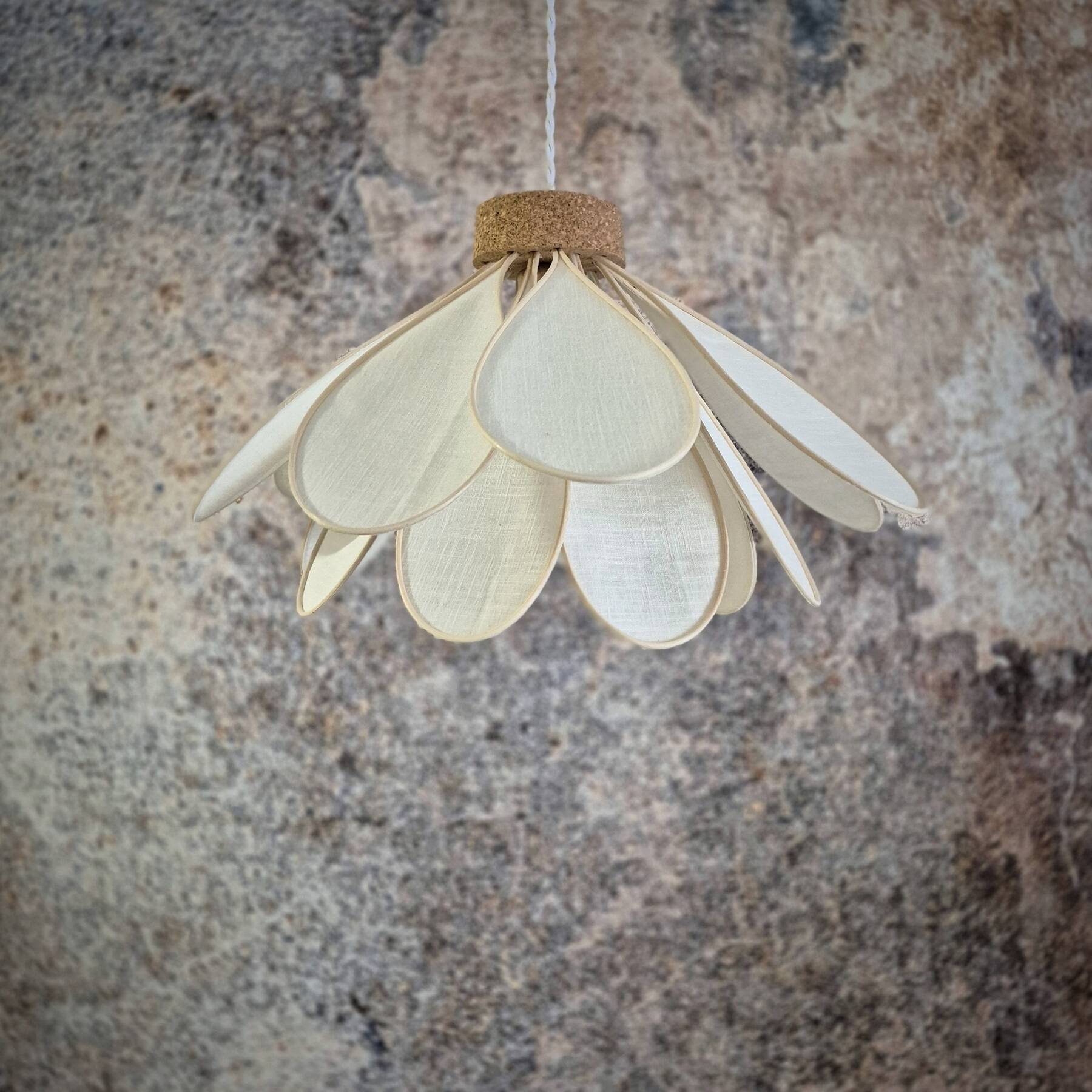 Flower suspension, Iris model, 16 petals in rattan and white linen