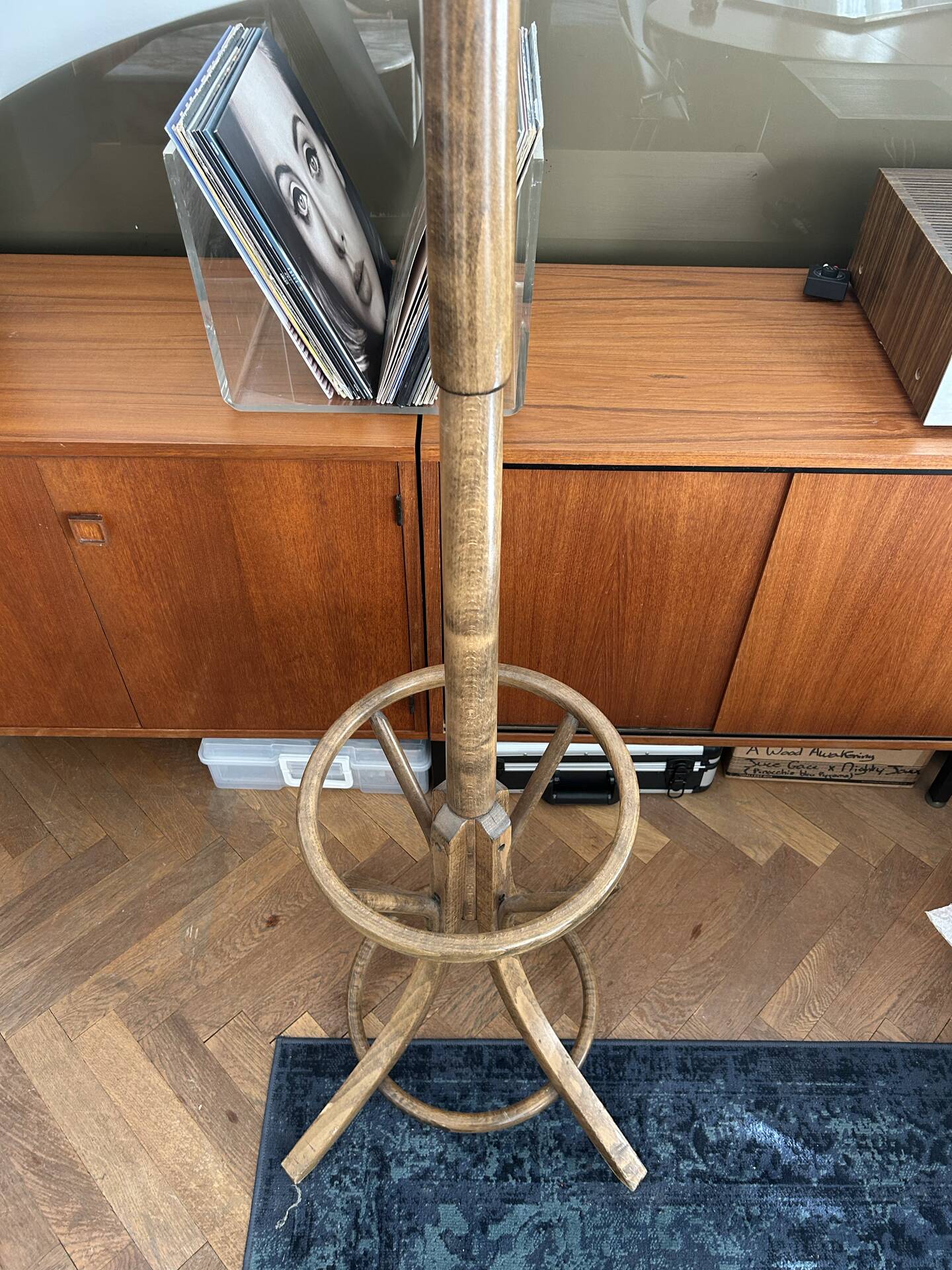 Baumann coat rack, swivelling parrot design from the 60s/70s in wood.