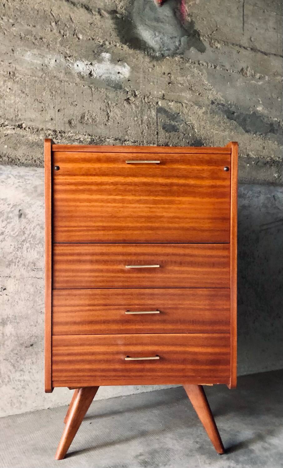 Vintage dressing table with tapered legs from around 1950-60.