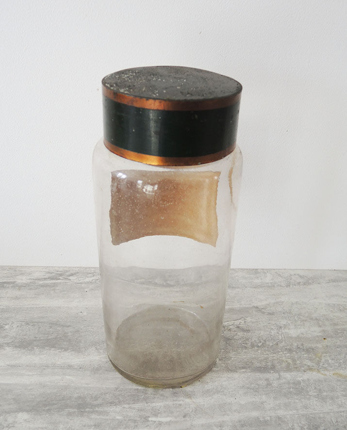 Old pharmacy pot, apothecary bottle, flores aurantii