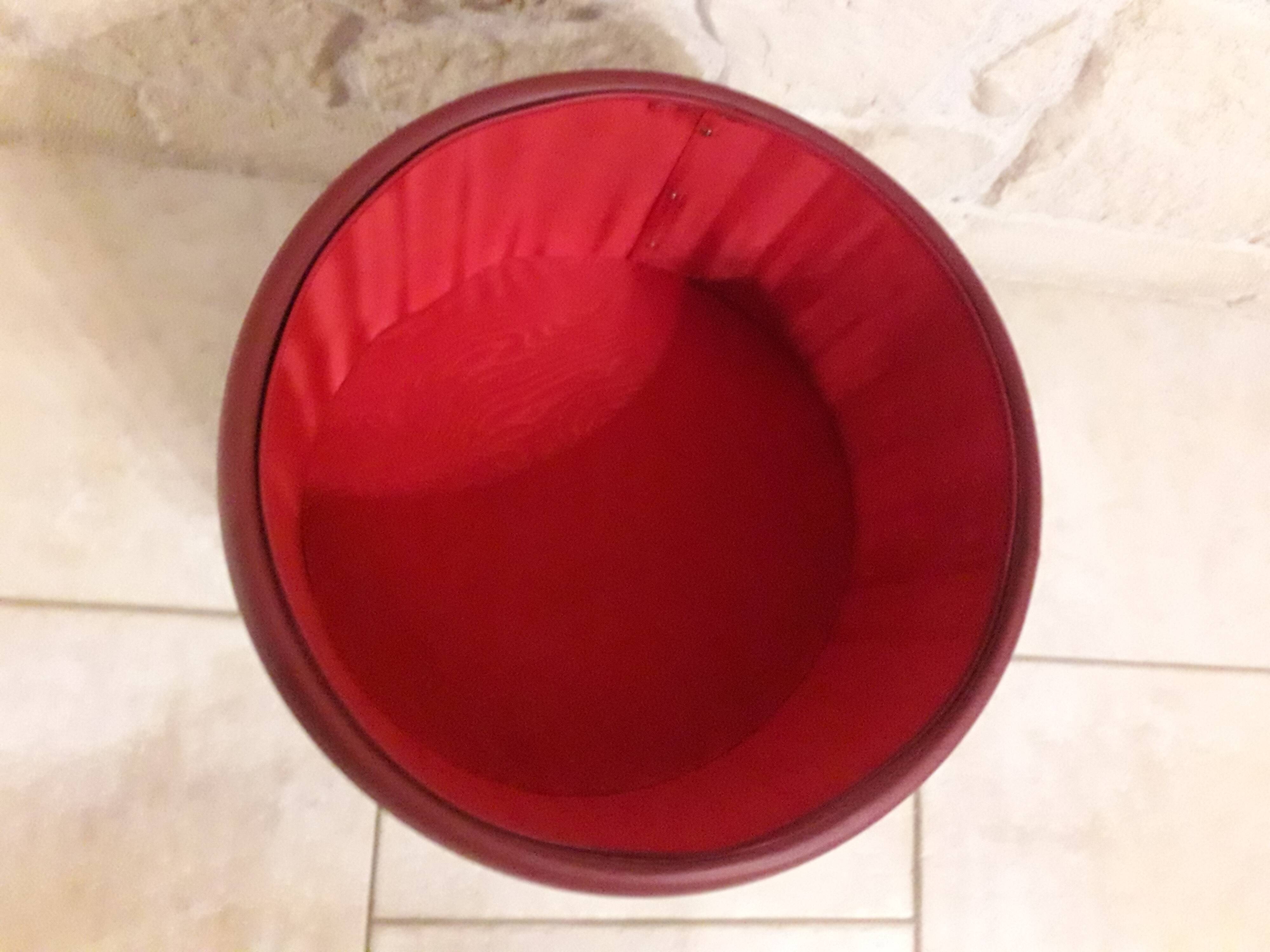 Sewing basket on 4 feet