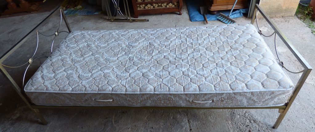 Bed 1 person vintage with metal headboard and footboard and spring metal box spring