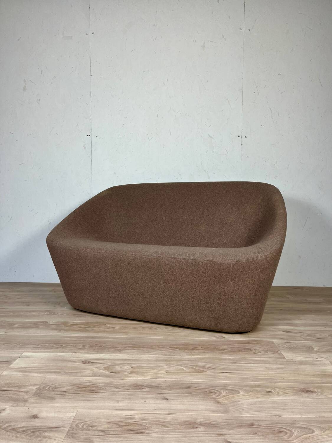 Canapé design salon Pedrali log 368 marron