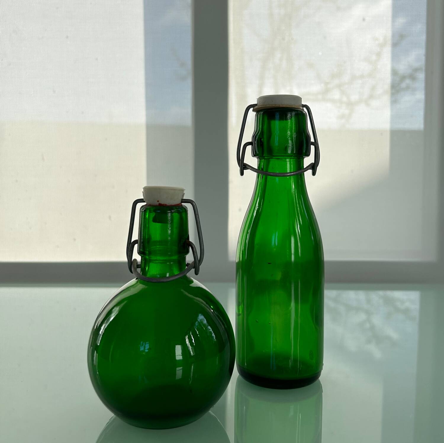 Duo de bouteilles vertes