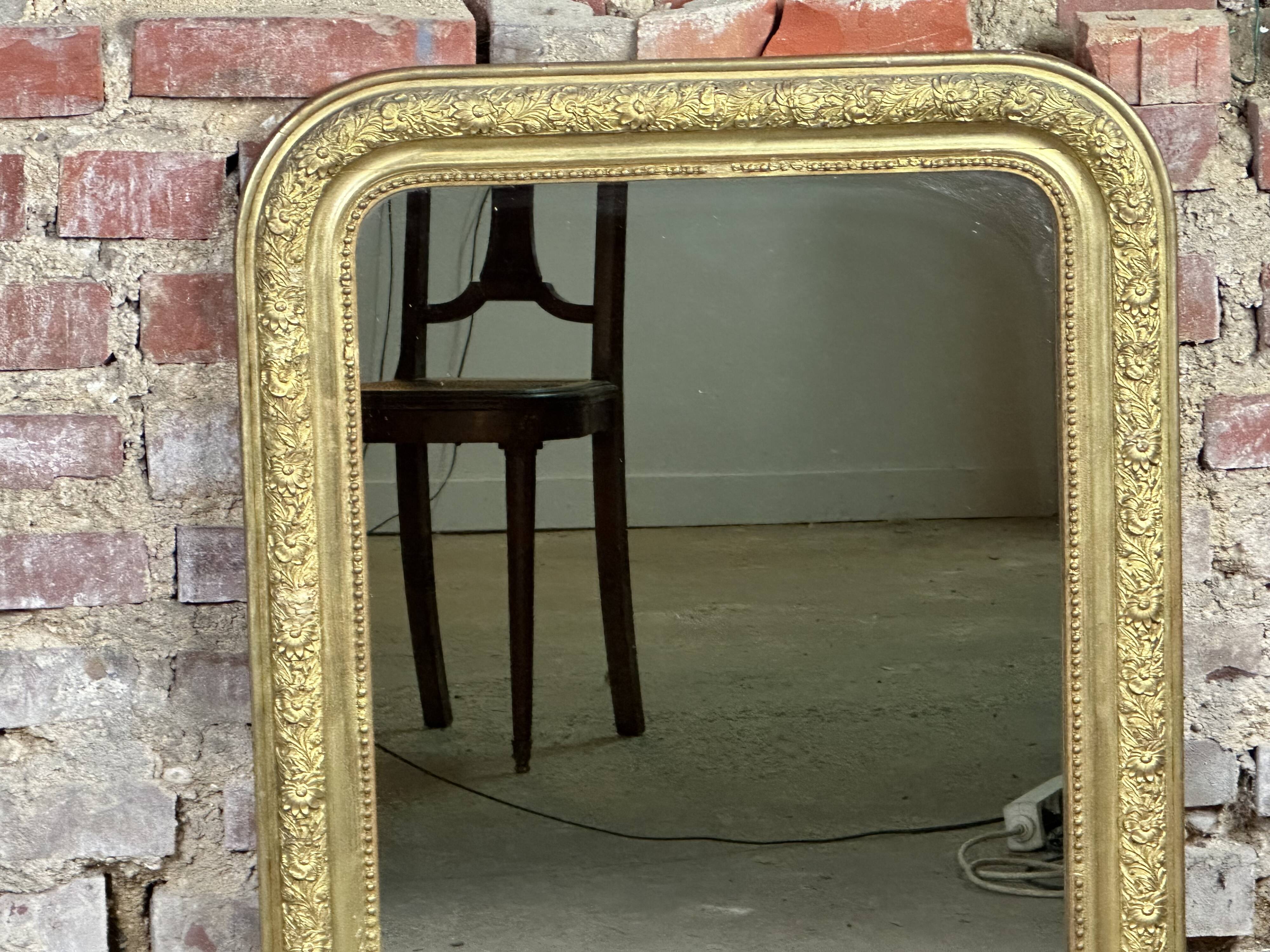 Miroir époque Louis Philippe à décors de fleurs 86x62 cm