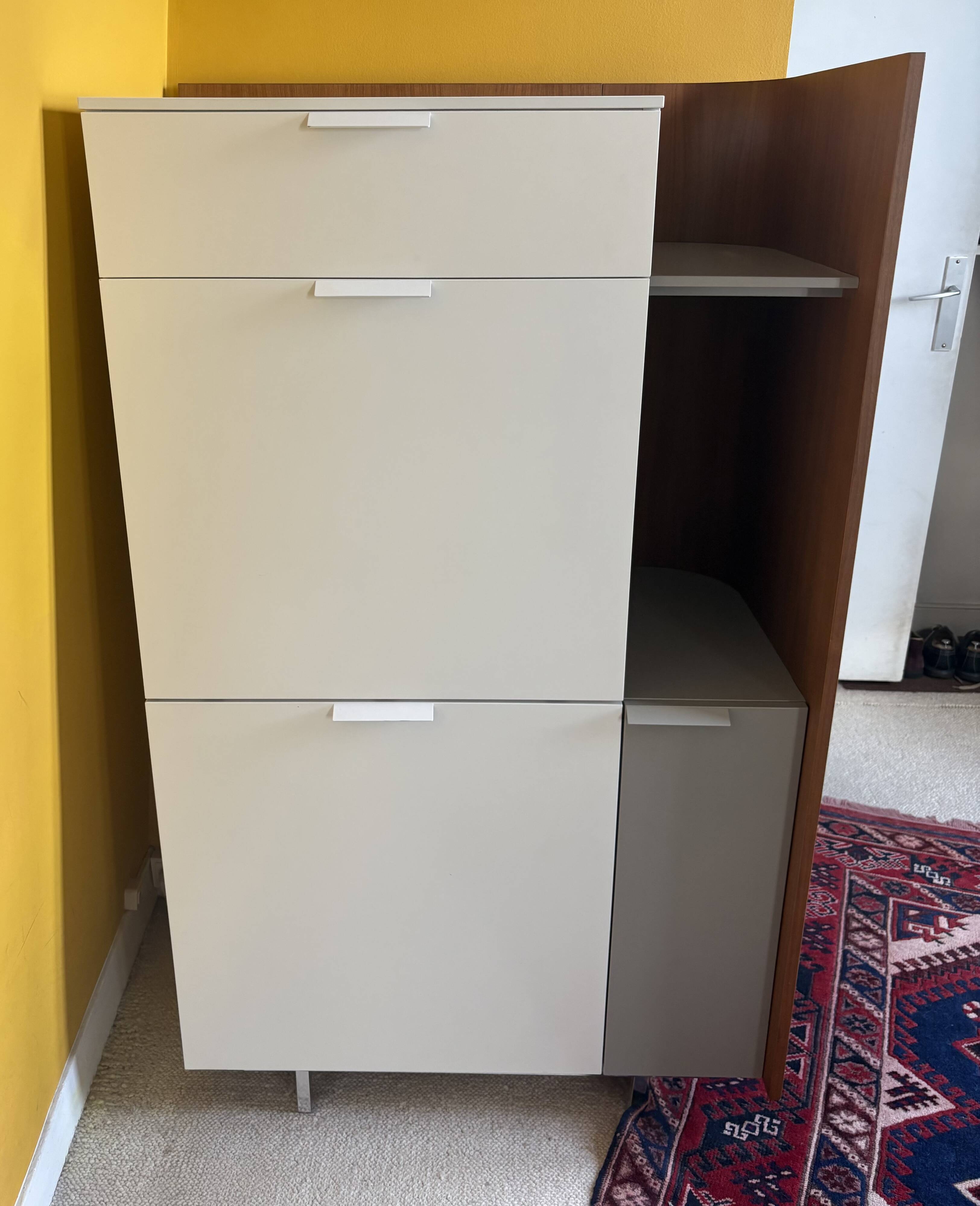 Secretary dino - cinna