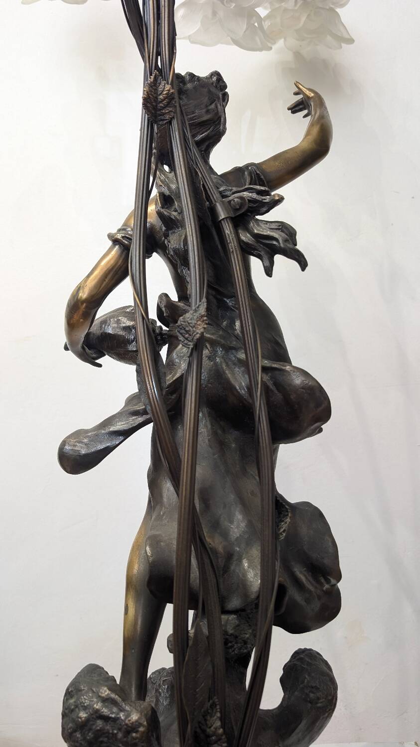 Bronze lamp signed Auguste Moreau – Woman with a shell