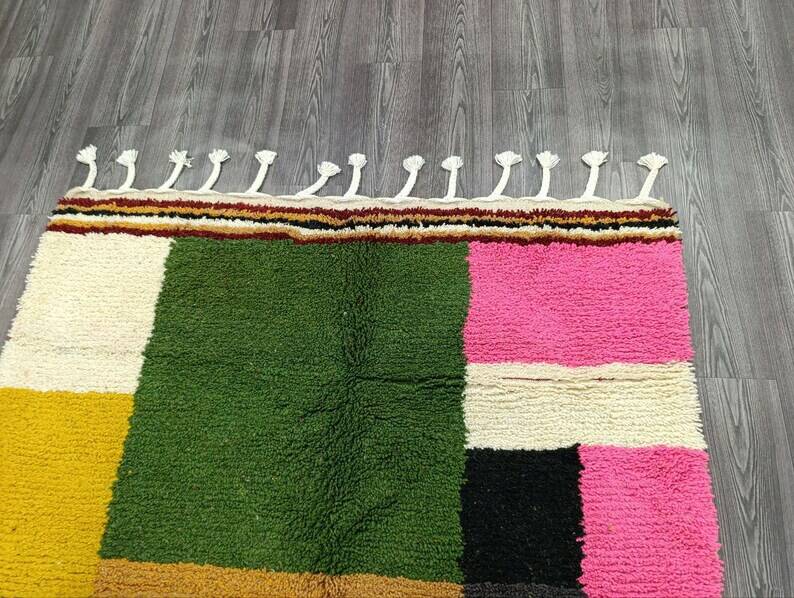 Multicolored woven wool rug 250cm x 150cm