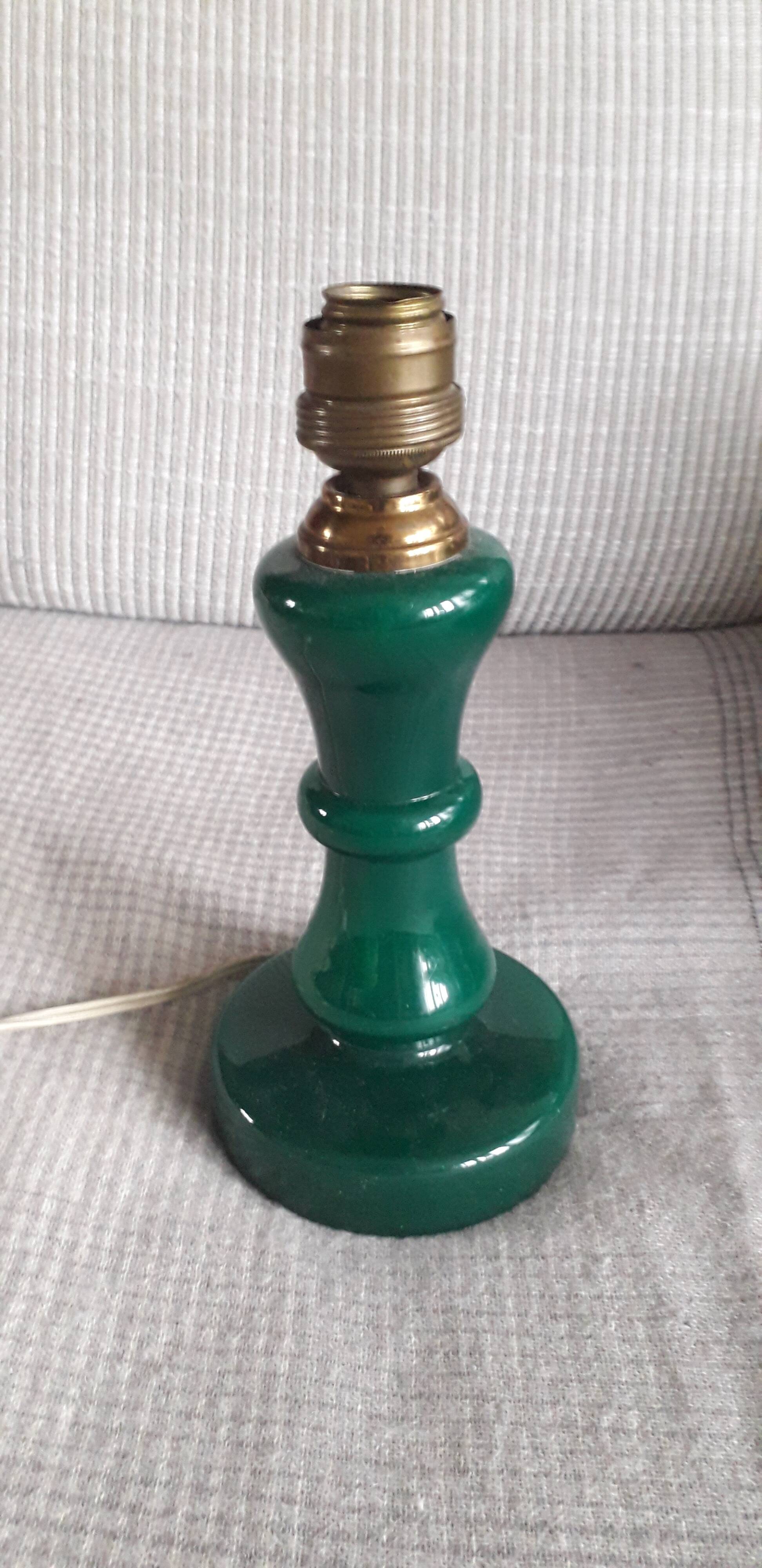 Pied de lampe en verre de couleur vert