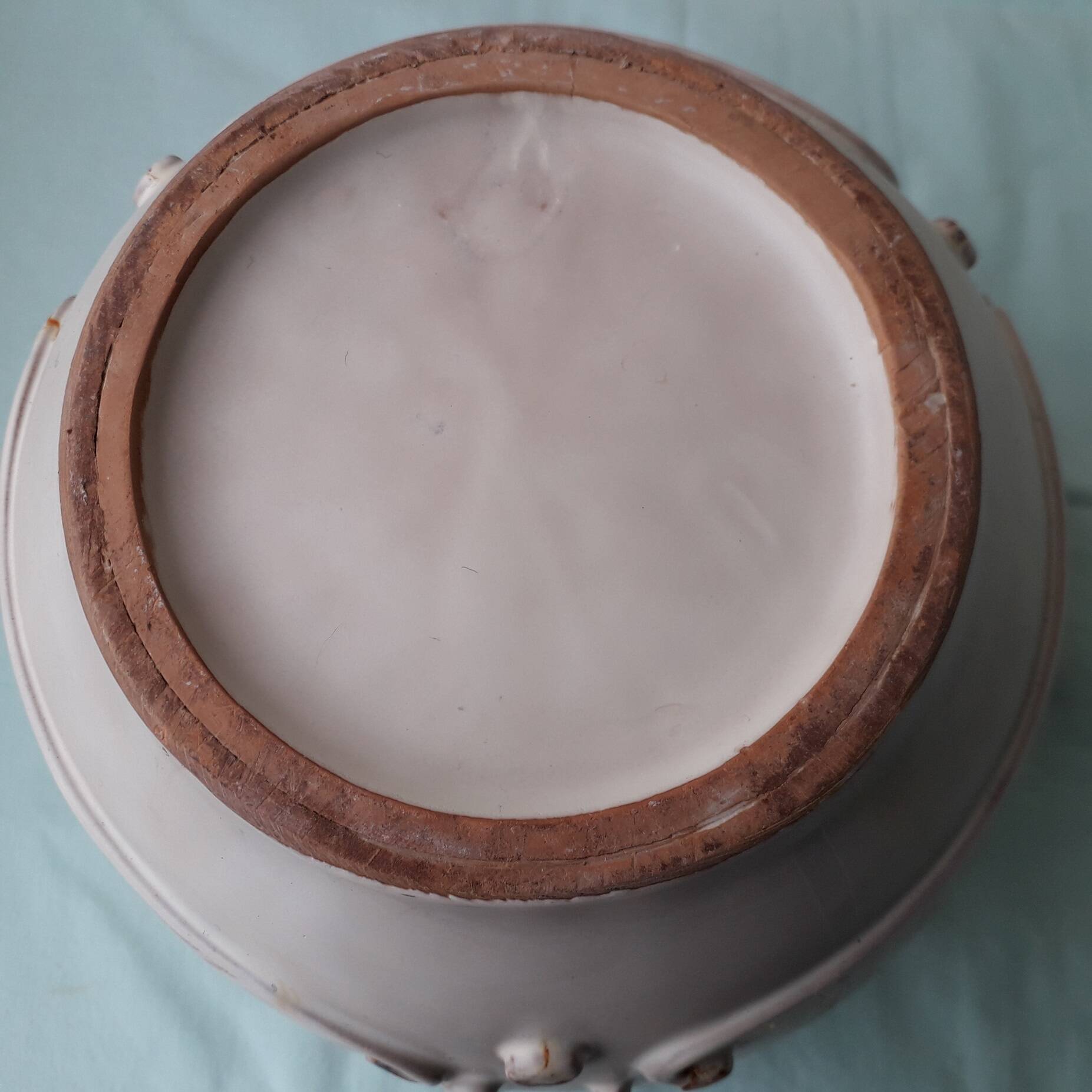 Ceramic cache-pot