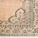 Madallion classic style distressed rug 266x161 cm