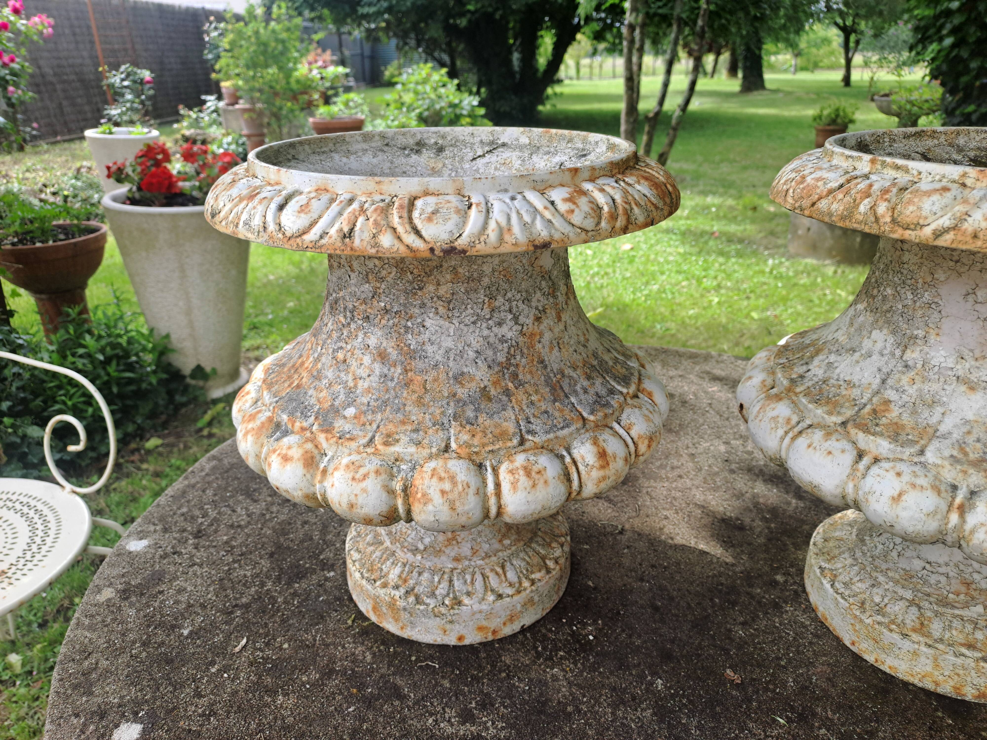 Pair of Médicis planters in cast iron by Godin, 19th century.