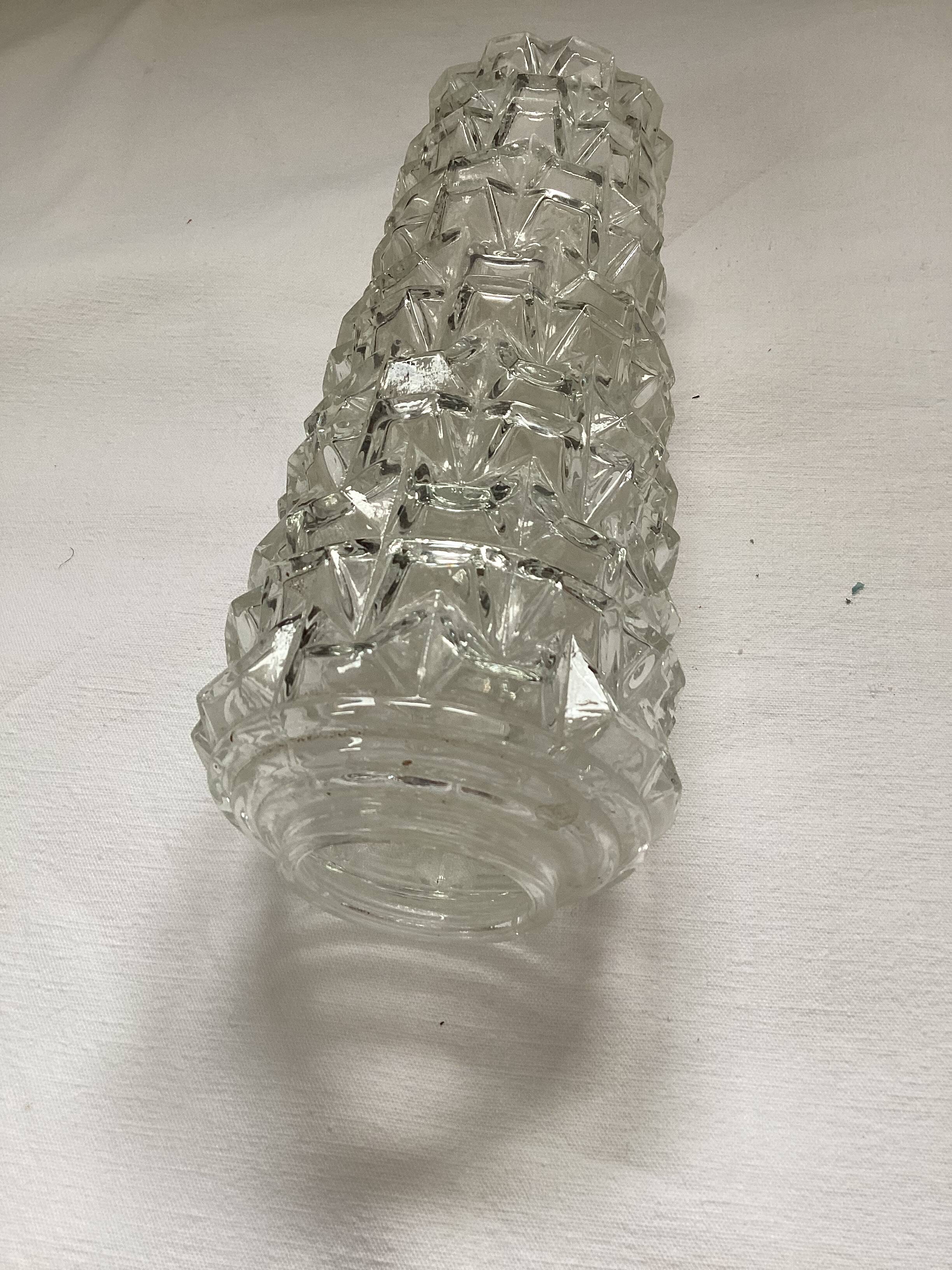 Lot de quatre tulipes en verre pressé vintage dimension : hauteur -20cm- diamètre -5,5cm-