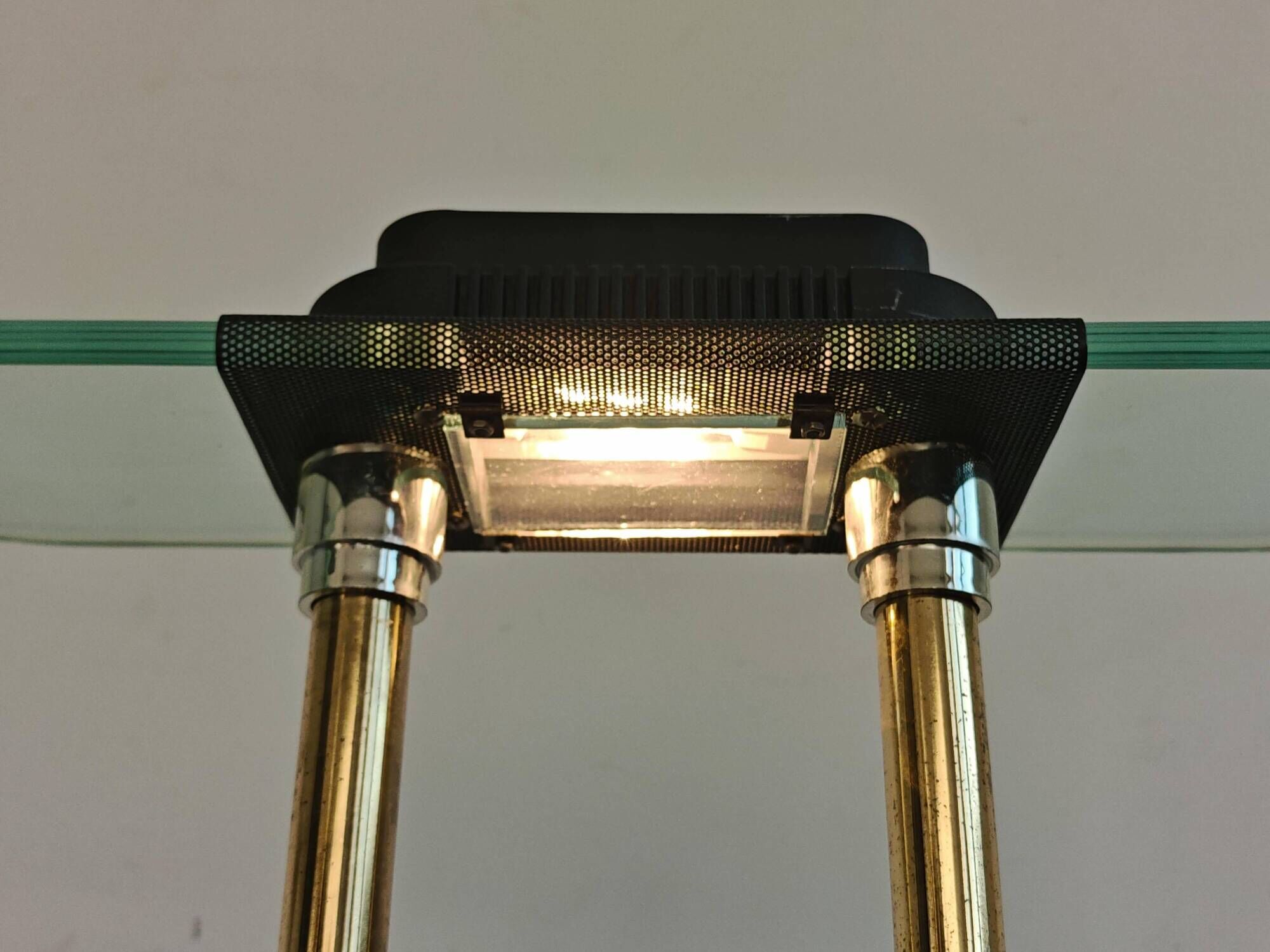 Paire de lampes de banquier style Memphis attribuées à Robert Sonneman 1980s