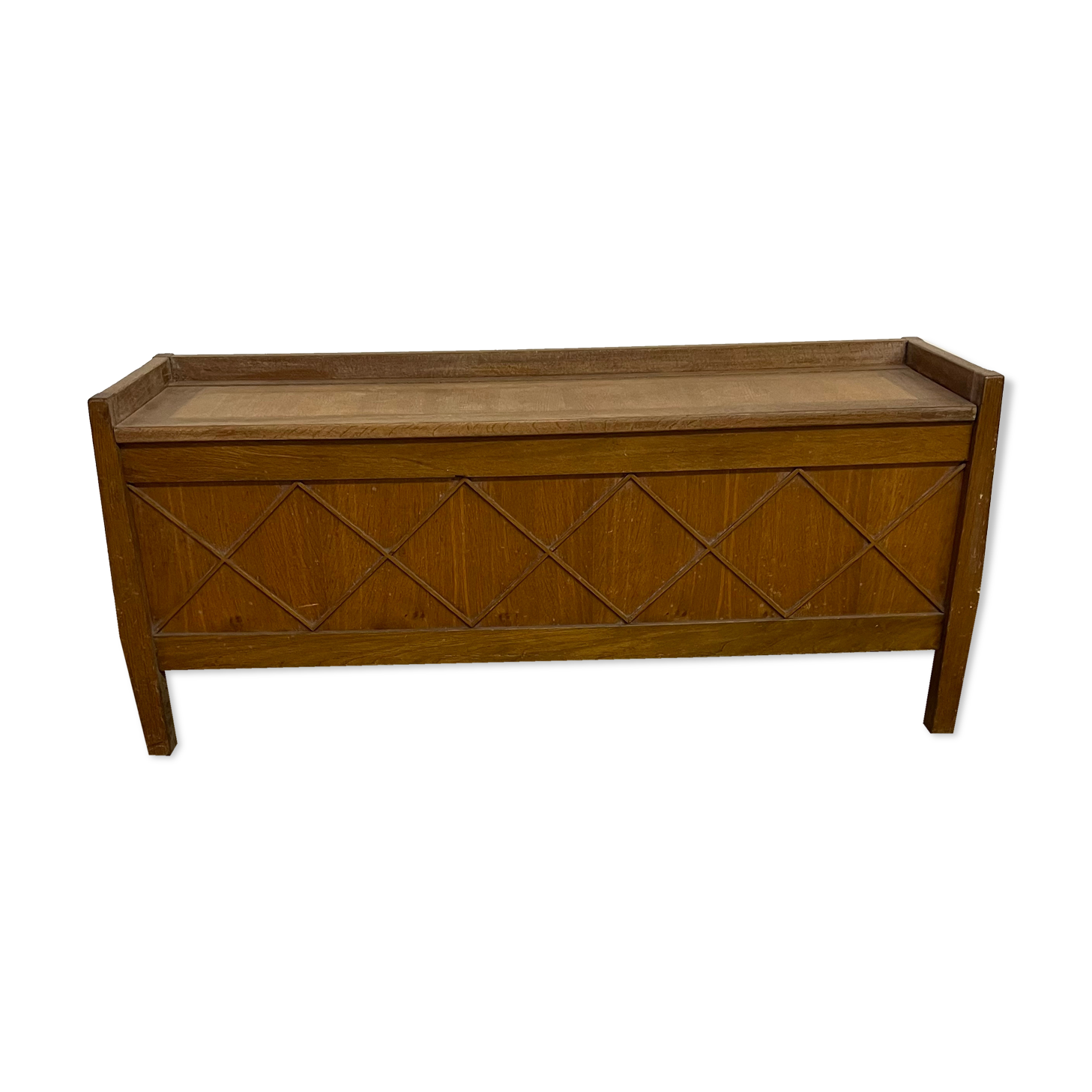 Chest bench