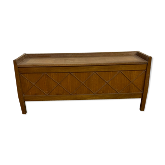 Chest bench