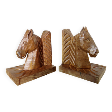 Paire de serre livres "chevaux" en bois de hêtre taillé à la gouge, 30-40