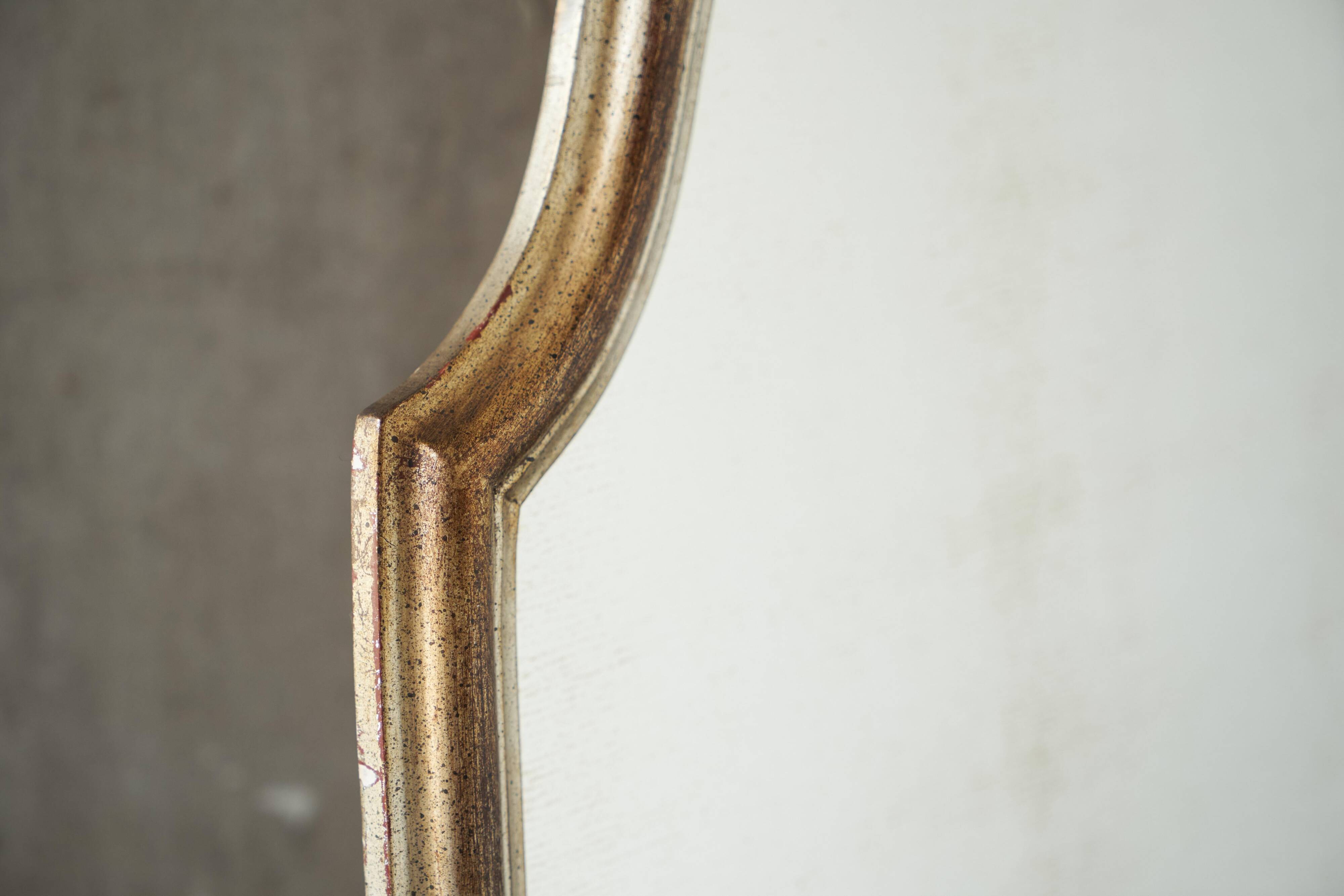 Miroir mural néoclassique en bois milieu du siècle